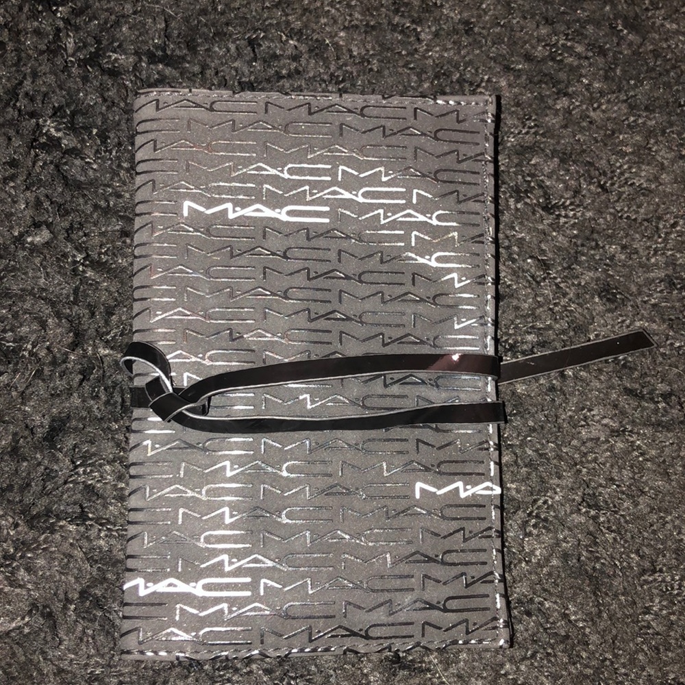 MAC mini makeup brush holder never used all black